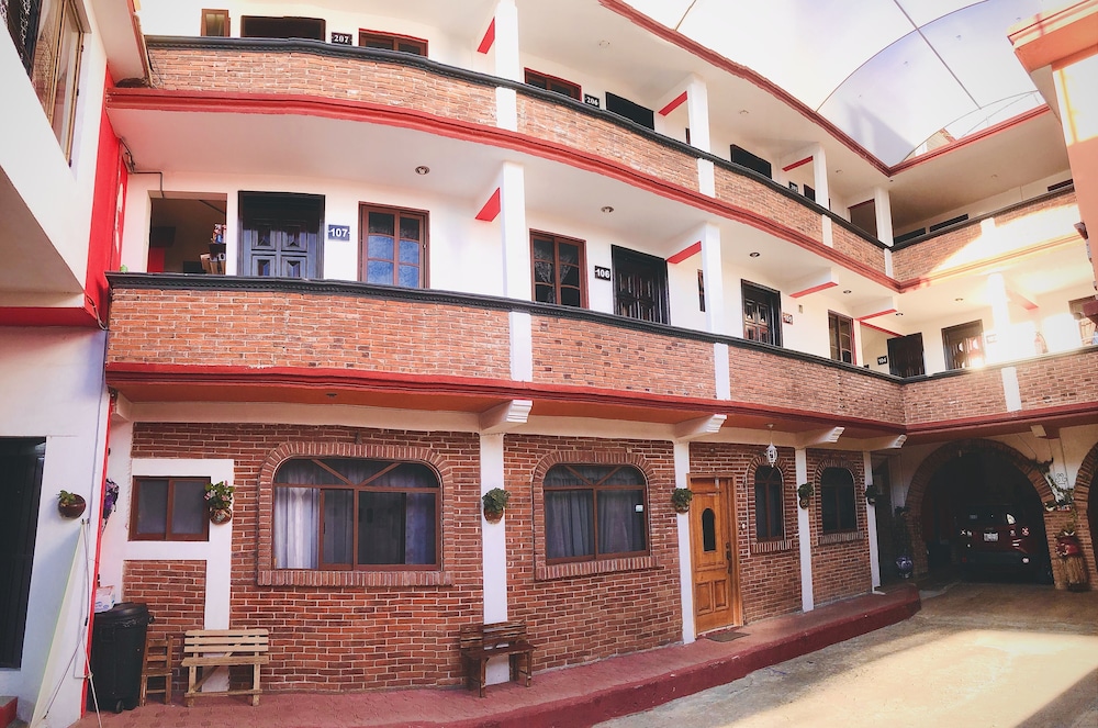 Hotel Gran Manzana - Image 1