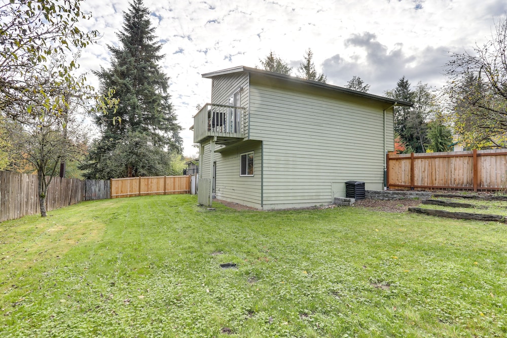 Beautiful Kenmore Retreat Near Marina & Beach! view 2