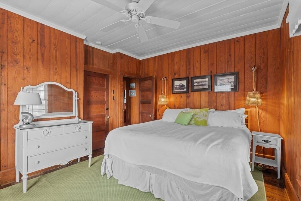 Sunset Shores 5 Bedroom Home