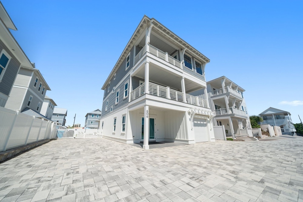 Twisted Sister 6 Bedroom Home view 5