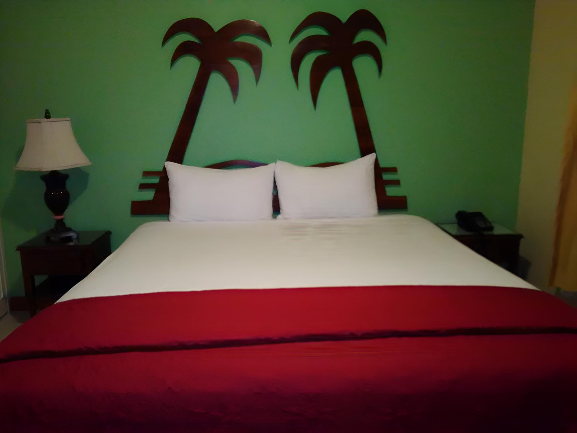 Glistening Waters Hotel — photo 2
