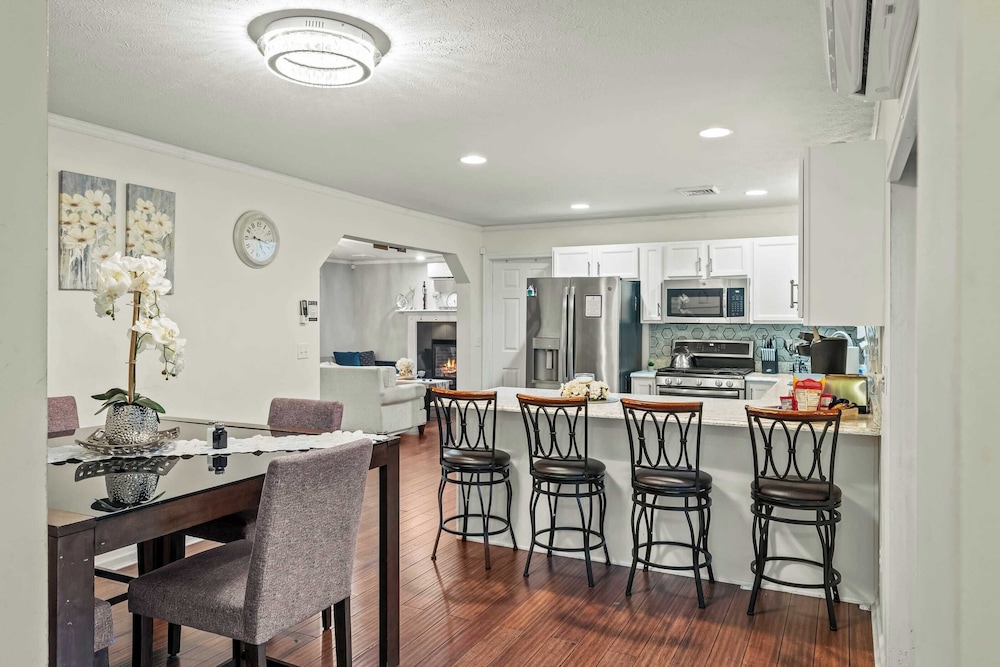 Birch Hollow by Avantstay Cozy Poconos Home w/ Fireplace, Soaking Tub & Kids Play Area