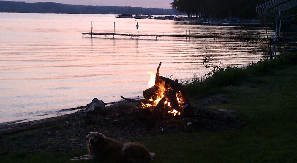 Maple Springs Lake Side Inn