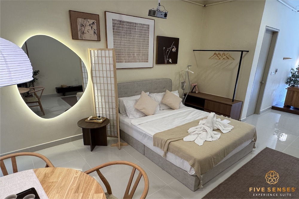 KIP Core Soho Suite by Five Senses