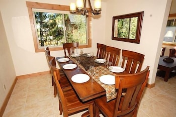 2806 Springwood Drive 4 Bedroom Home by RedAwning