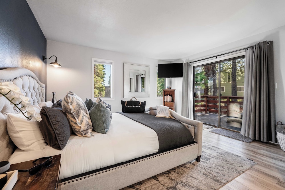 Geraldine Drive by Avantstay Hot Tub, Views, Walk to Trails + Game Room