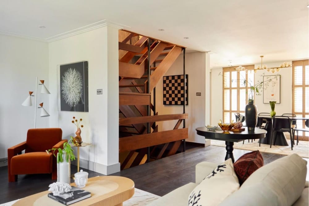 The Swiss Cottage Wonder - Glittering 2bdr House With Garden