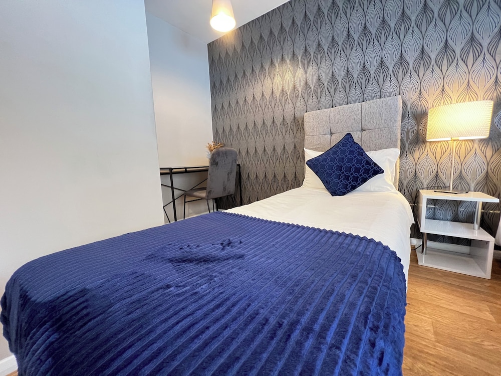 Kensington Private House- Walk to stores and tube-PRIVATE entrance- In Central London