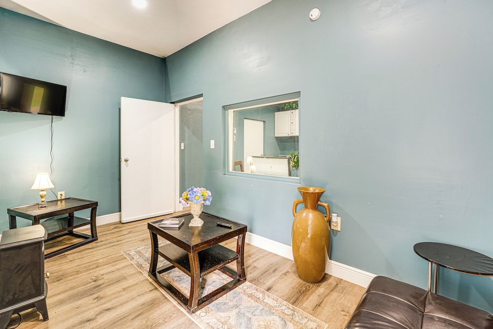 Peaceful Weekend Rendezvous! Odessa Apartment