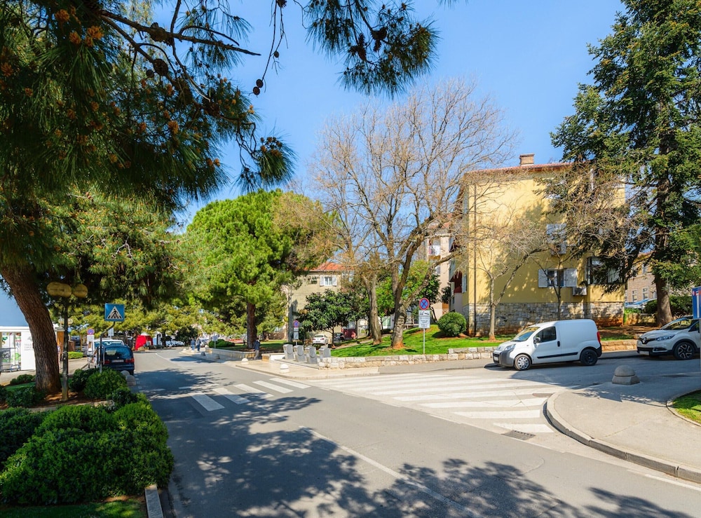 Pretty Apartment Near Golf Course