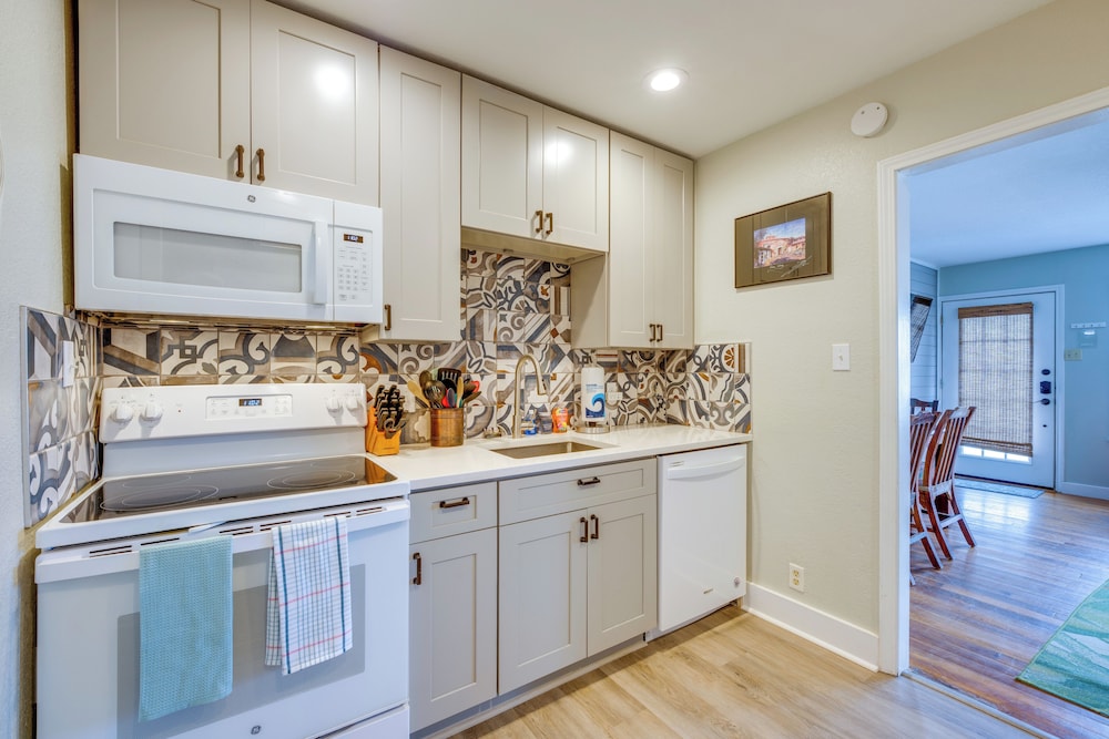 Walk Dtwn: Pet-friendly Townhome in Rockport