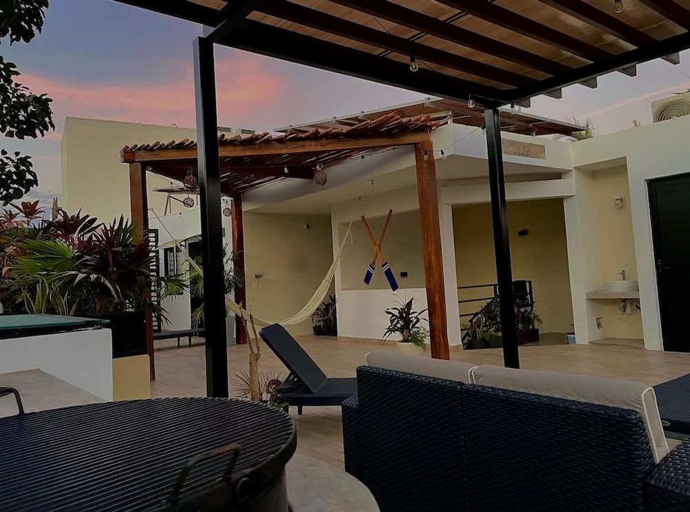 Private Room Roof Garden w Nice Pool BBQ