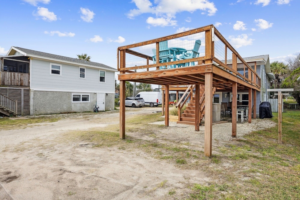 124 S Fletcher - Upstairs 2 Bedroom Duplex