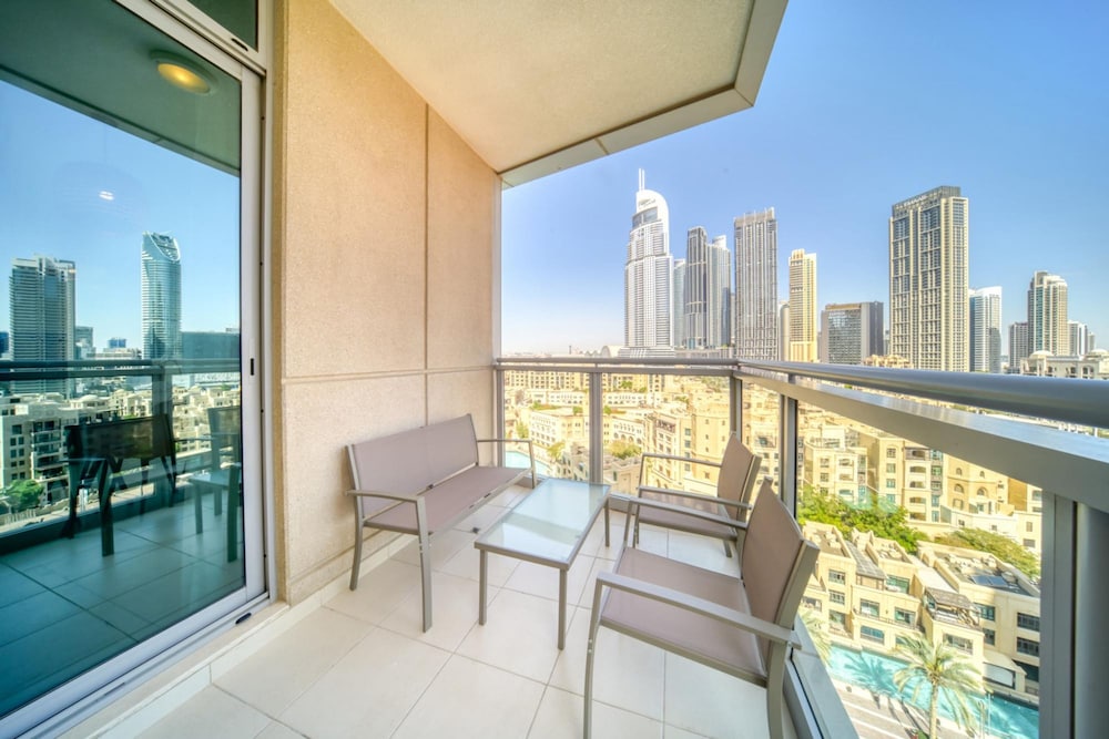 Urban Chic Downtown Apt w Dubai Fountain Views