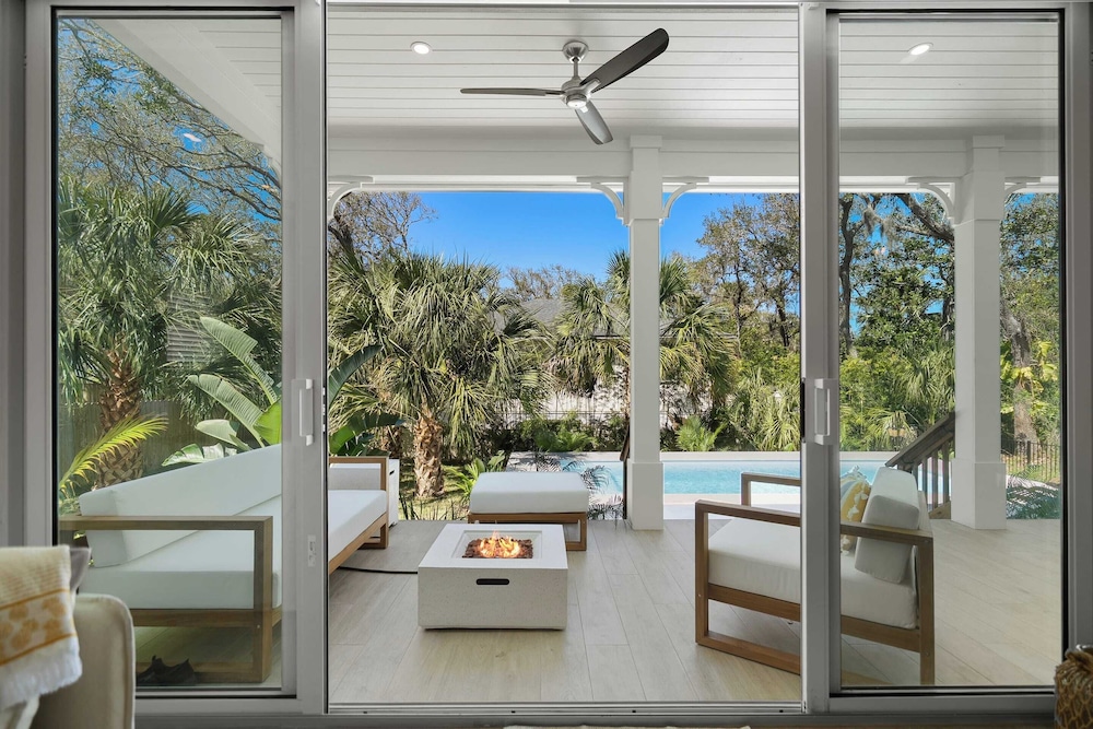 Serenity at Surfside by Avantstay Pool, Porches, Fire Pit & Arcade Near Vilano Beach