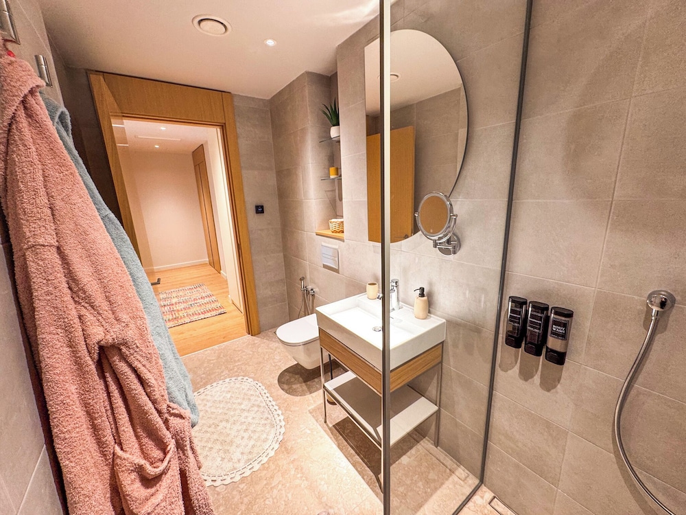 Qumi Porto Suites