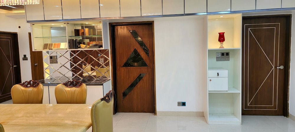 Luxurious 3-bhk Highly Secured & Close to Airport