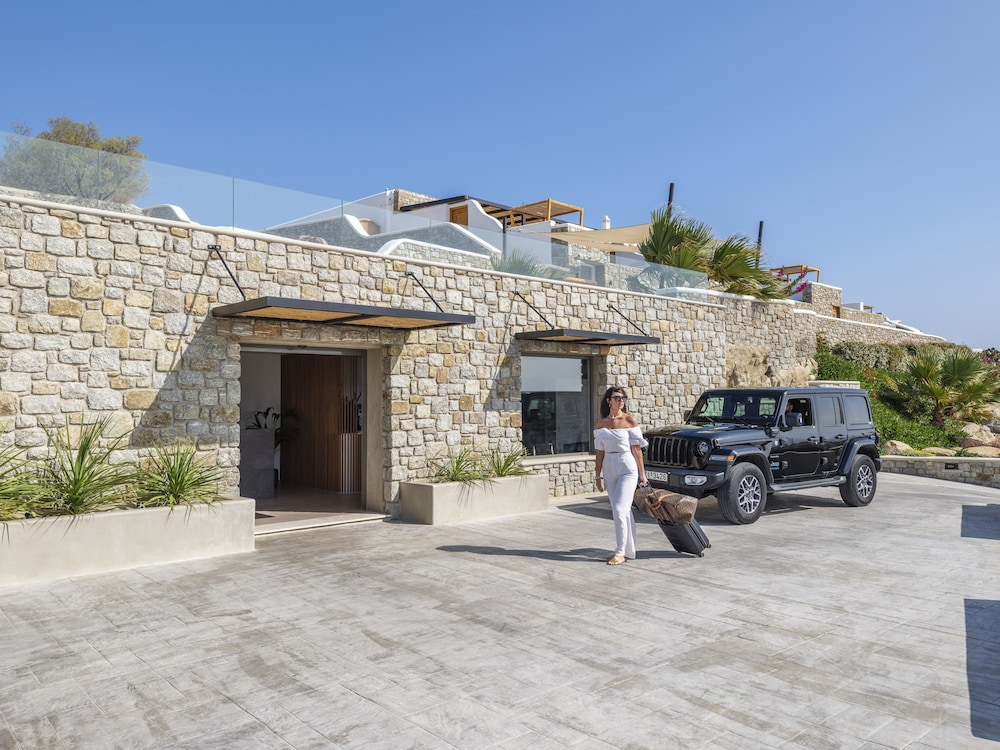 Evi Suites & Villas