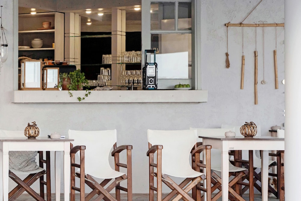 Thalia Bloom Villa Apartments photo 3