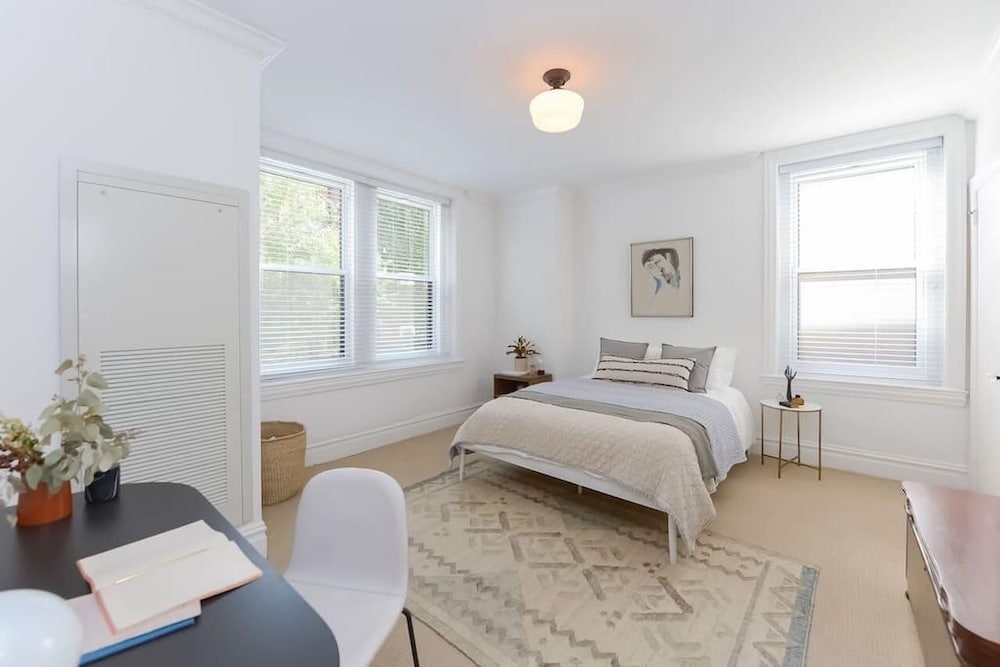 Touraine Unit 107 in Philadelphia view 3