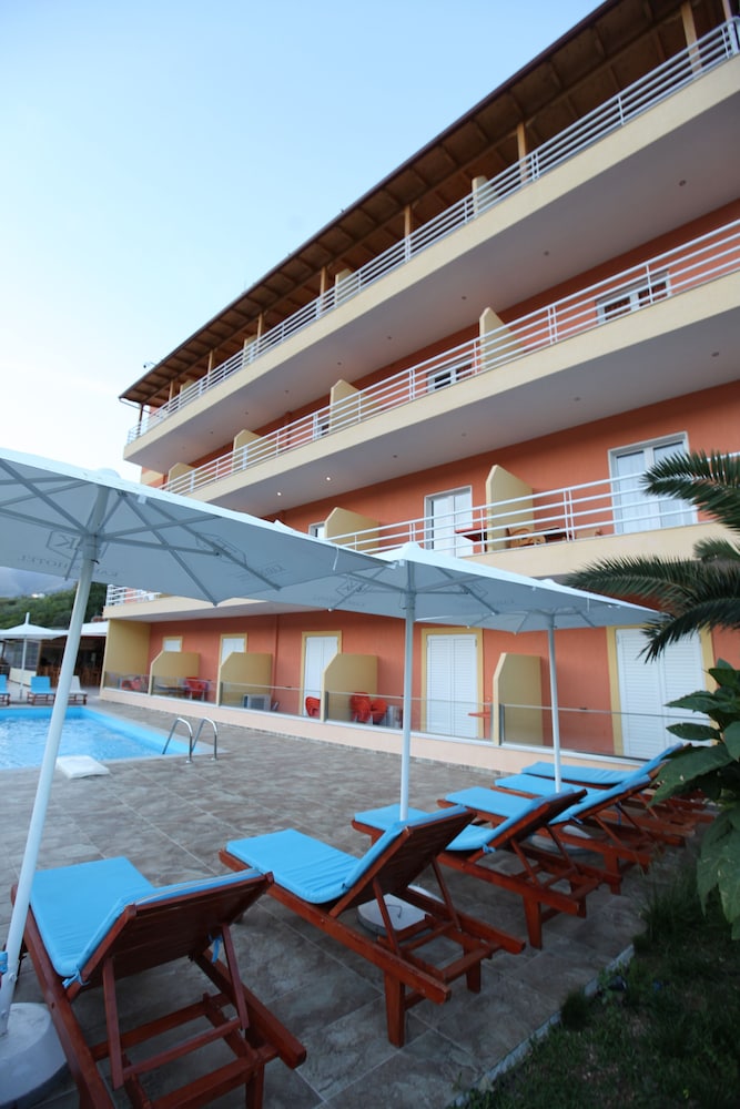 Karos Hotel Llaman