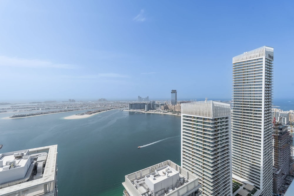 1 Bedroom in Marina Vista With Gorgeous Palm Views