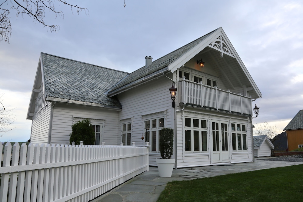 Photo 33
