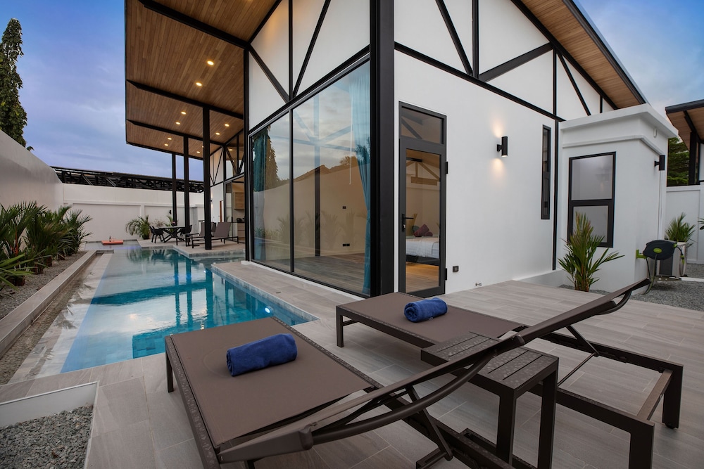 New 19m Eco Pool Villa Sunset Garden 10