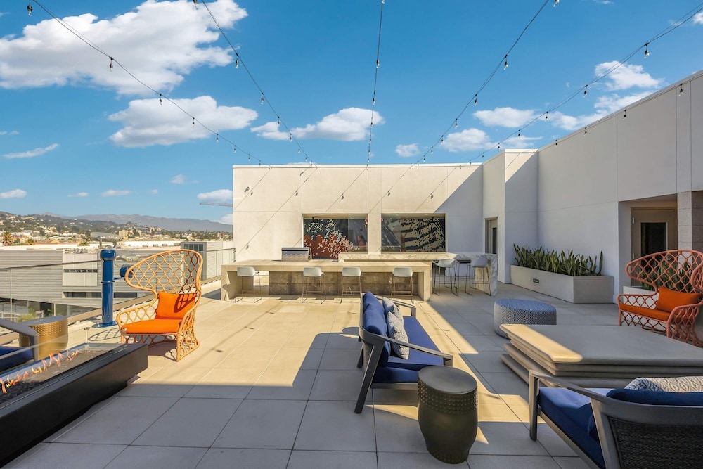 Luxury 2BR Hollywood Sign View by Oneluxstay