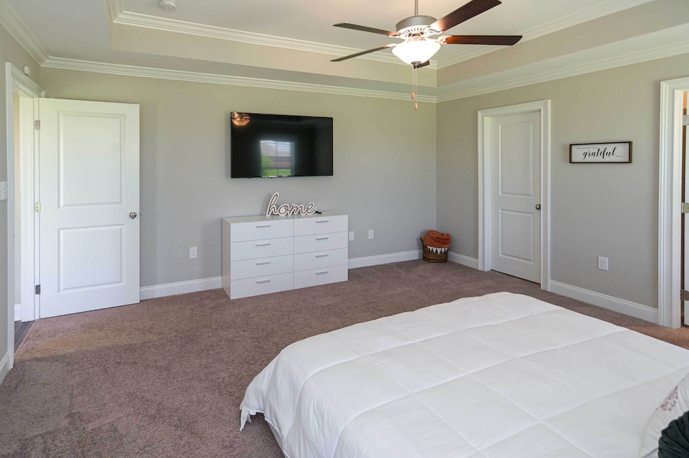 Quiet Family Home 15 Mi to Dtwn Huntsville! - Property Image 32