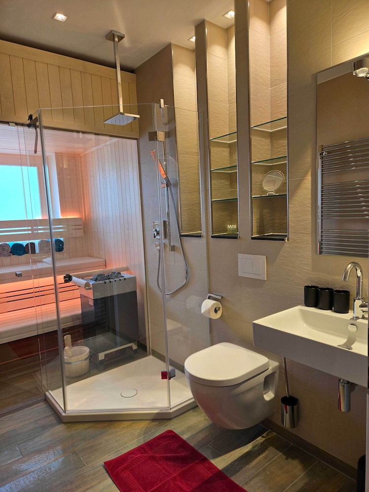 ney.land apartments