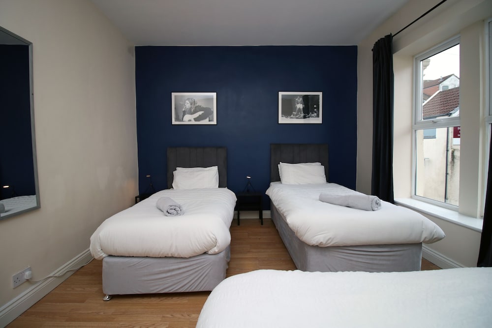 Karah Suites - Church Road I view 4