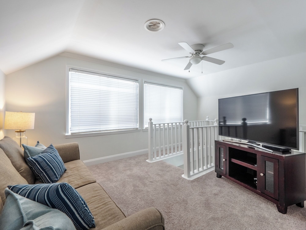 Surfside Cottage by Topsail Realty