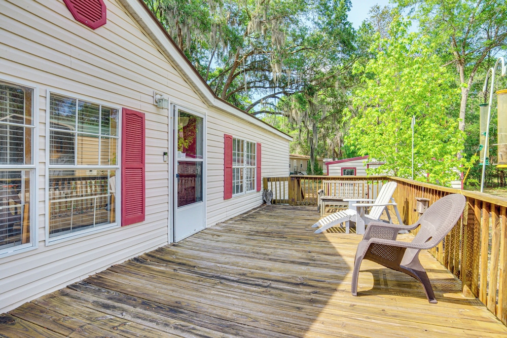 Near Historical Sites: Quiet St Helena Island Home