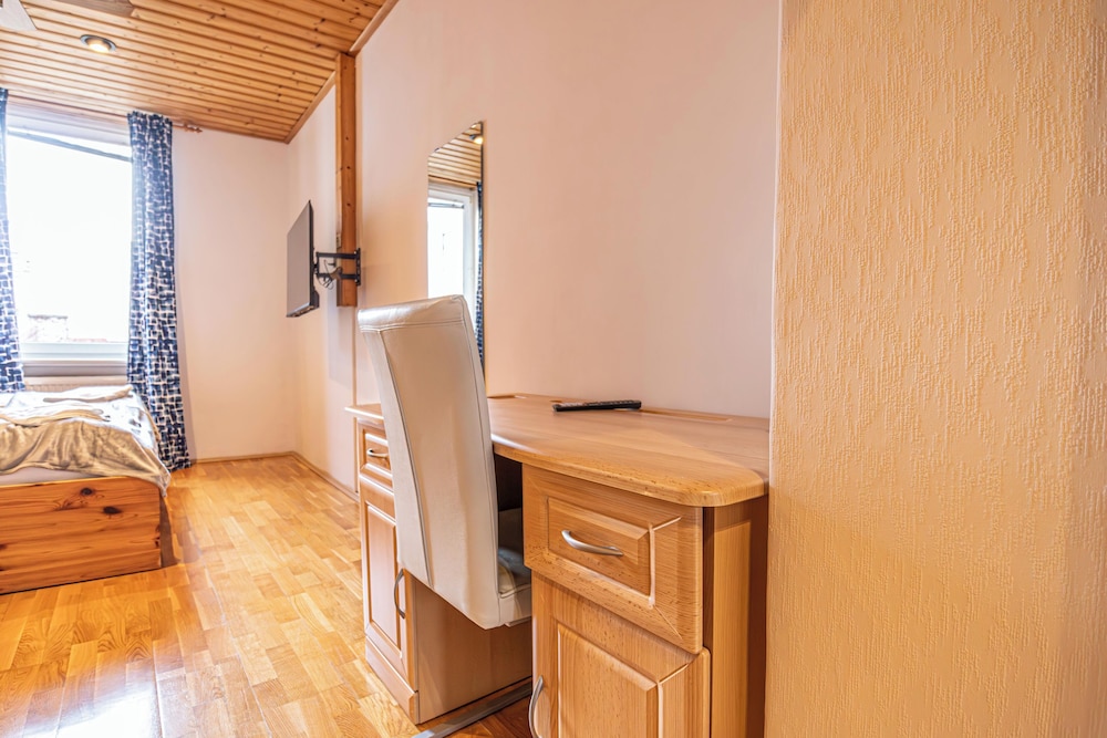 Family 2BR Apartment with Living Room