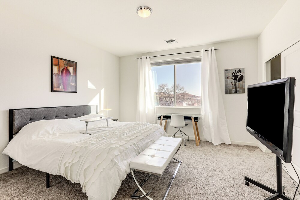 4 Mi to Dtwn: Family-friendly Townhome in Reno
