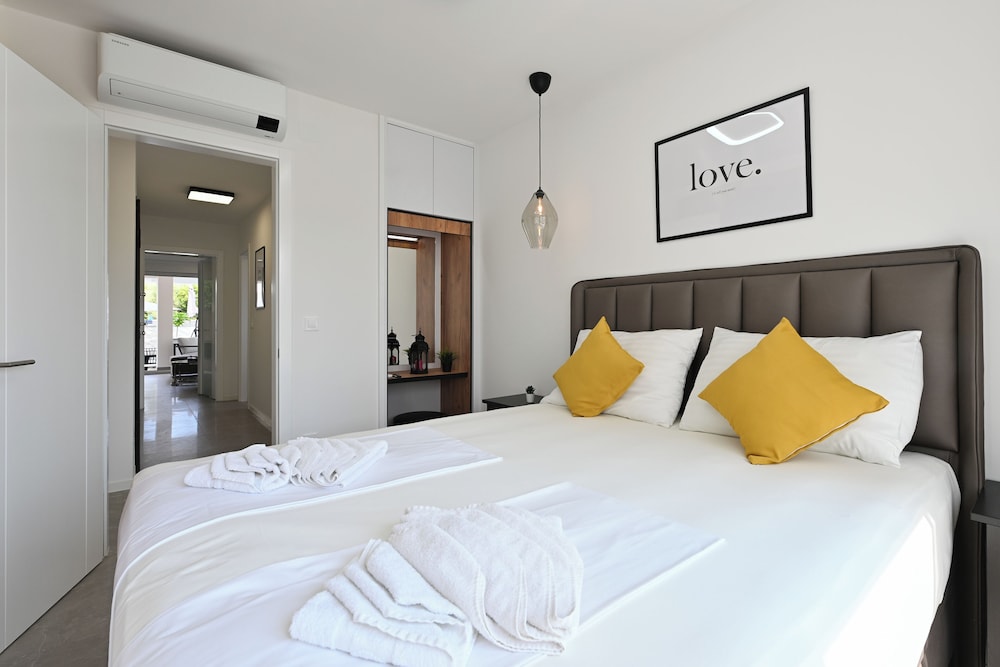 Nova Luxury Residence apartment with private heated pool