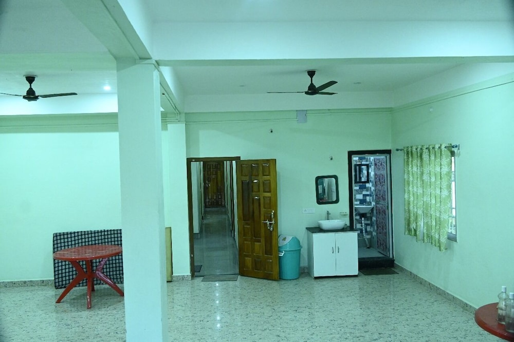 Roy Guest House