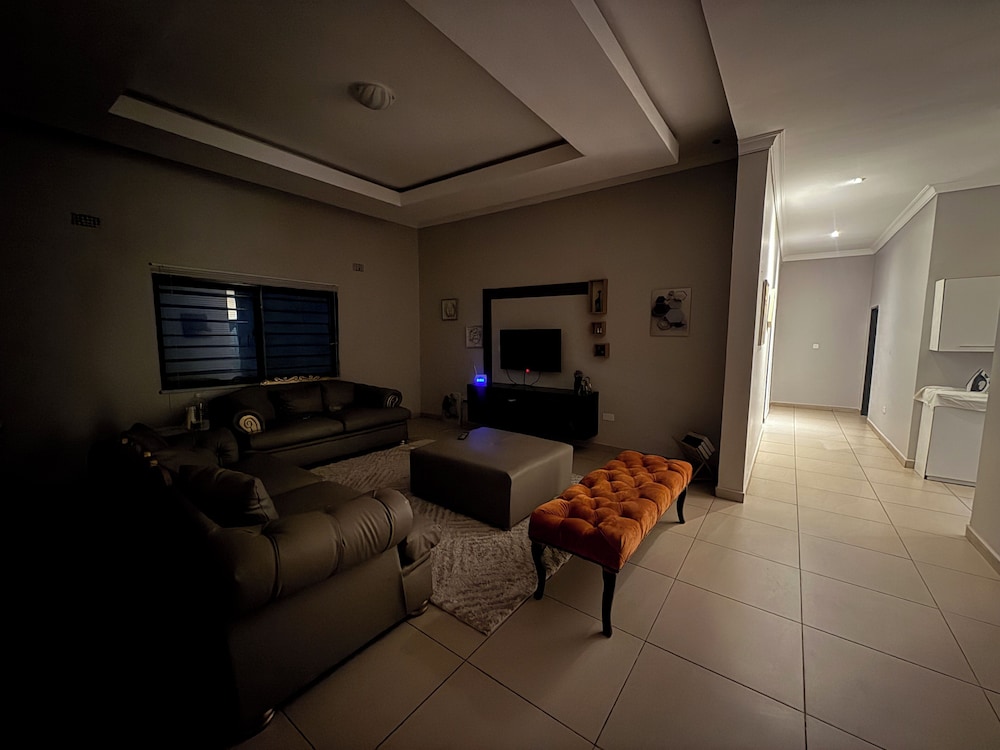 Spacious & Modern 3-bedroom Foxdale