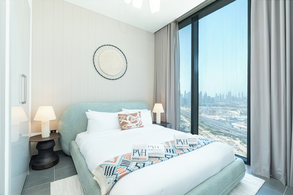 PVH - Stylish 1BR with Study - The Crest