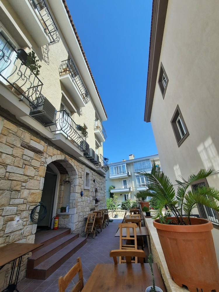 Adil Otel
