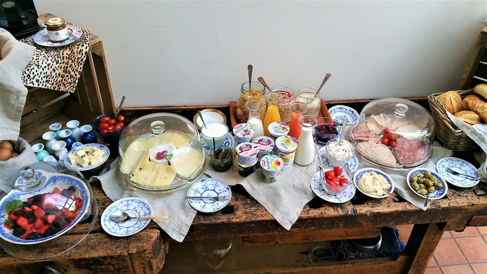Blues & Chutney Bonn Bed & Breakfast