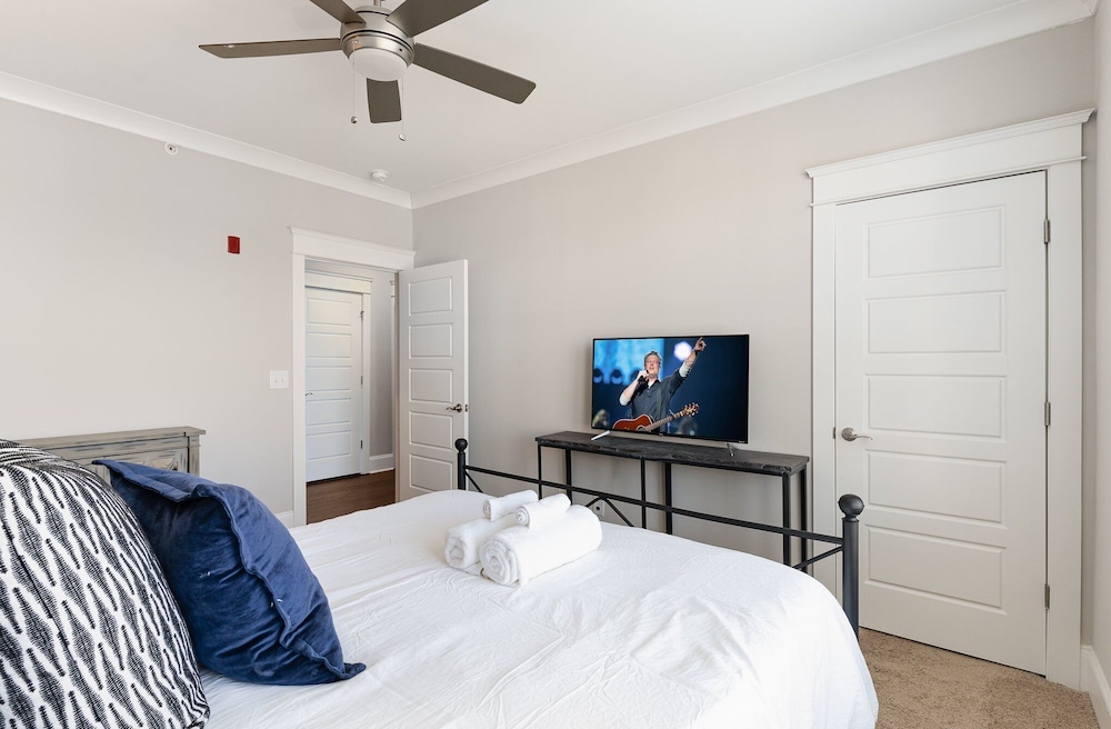 Belwood Manor-across From Parthenon-5 Min Broadway