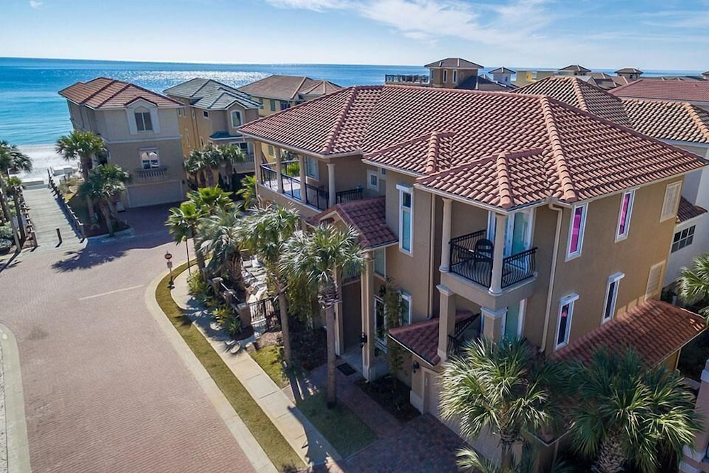 Dolce Vita 6 Bedroom Holiday Home by Five Star Properties