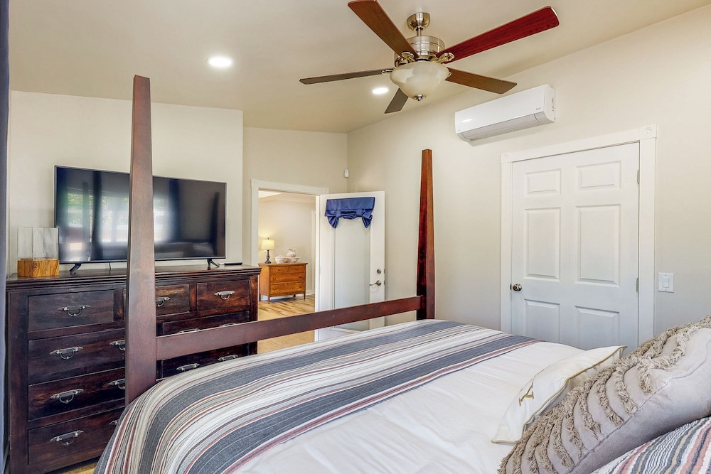 Two Dog-friendly Home, Close to Wine Country