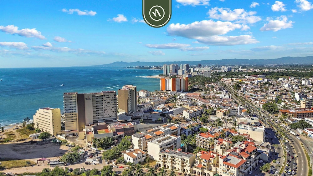 Mexican 2 BR Condo in Hotel Zone - Near the Beach