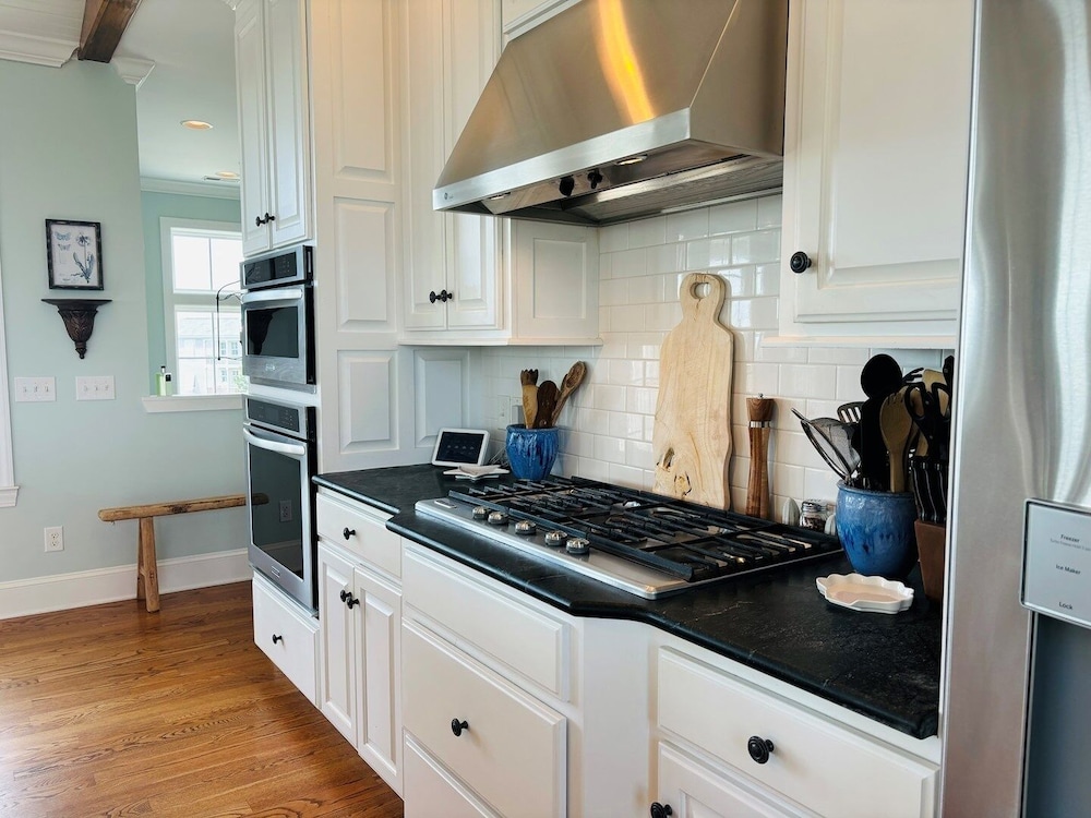 Gray Goose 5 Bedroom Home by RedAwning