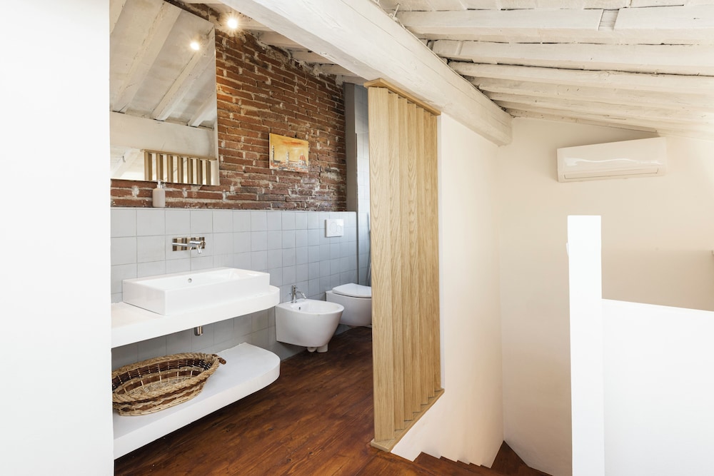 Santa Maria Novella penthouse by MMega
