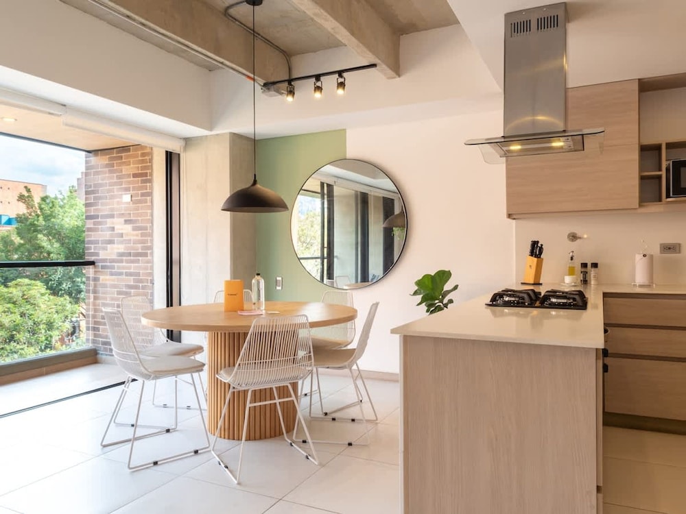 Perfect 3 BR w Balcony in Laureles Medell n