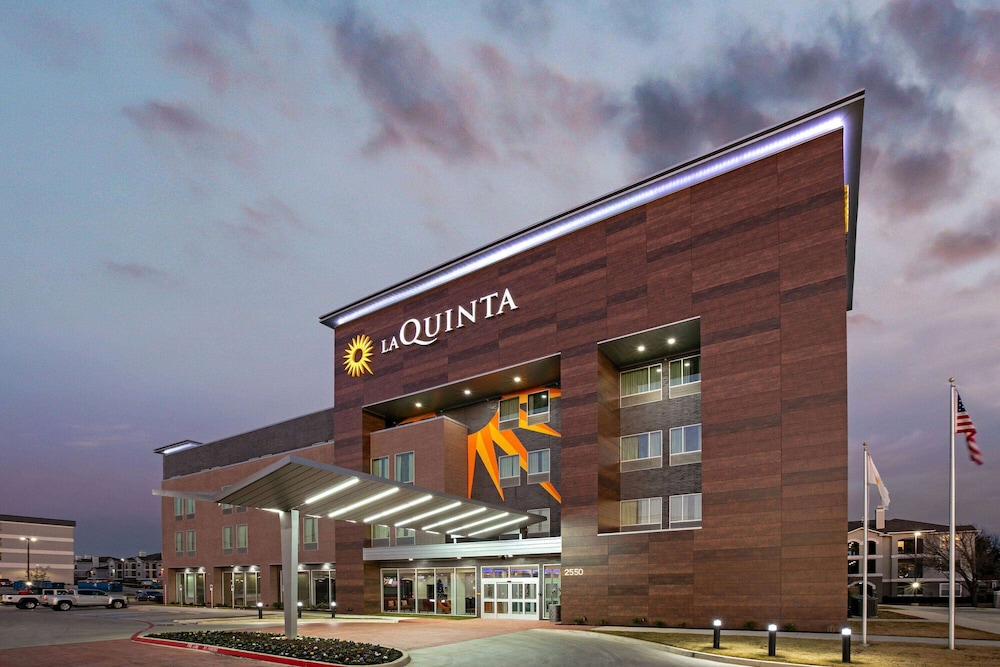 Hotel La Quinta Inn & Suites by Wyndham DFW West-Glade-Parks
